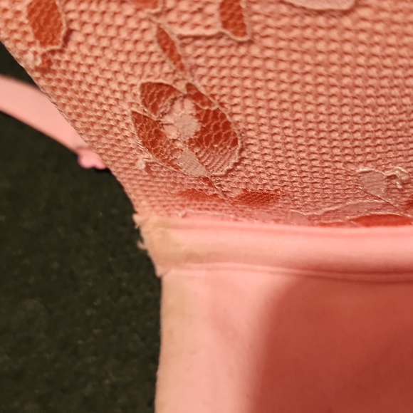 Two Victoria Secret Bras 34C - Picture 10 of 13